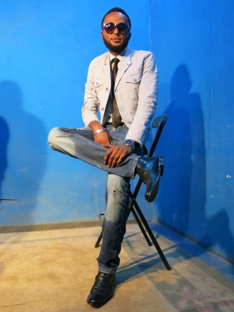 Der extrovierterte Comedian Romeo ist der Gast im Nachmittagstalk. Seinen ellenlangen Künstlernamen habe ich leider nicht notiert. Lasst euch etwas einfallen - irgendetwas à la "Romeo, der ... "