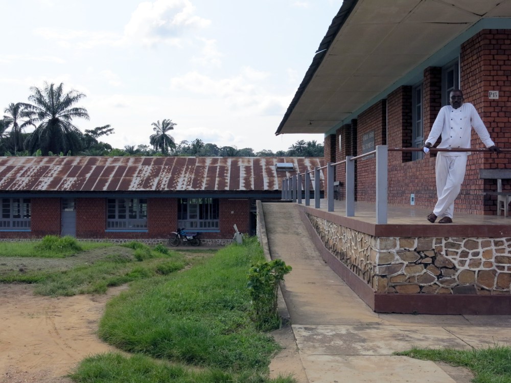 Das Krankenhaus in Kangu, von Belgiern errichtet, wird heute von Kongolesen geführt